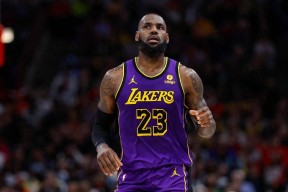 爱游戏体育官网-清晨NBA常规赛焦点战，武汉三镇止住颓势，底气十足，身体对抗强度拉满的简单介绍