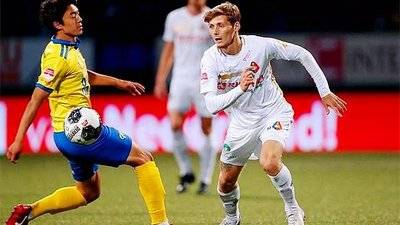 关于加时末段荷甲焦点战；费耶诺德单刀错失；质疑声仍在；控场能力受关注的信息