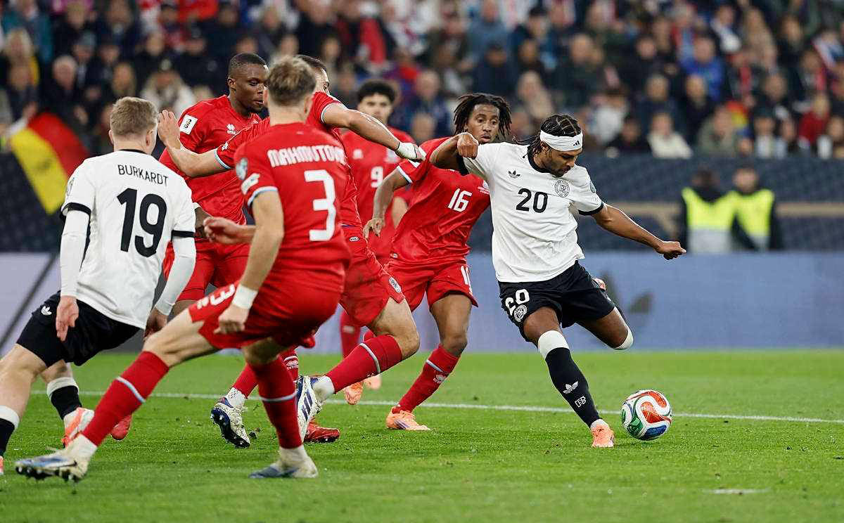 法兰克福训练开放日；集结日防线松动引欢呼；CBA常规赛在即；赛程密集仍需轮换的简单介绍