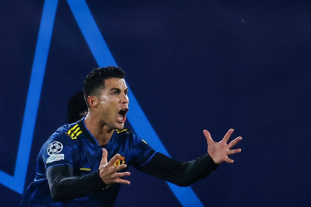 欧冠加时末段走向成谜；洛杉矶湖人伤情更新；球迷炸锅；临场指挥获称赞(白宫正式宣布美政府停摆)