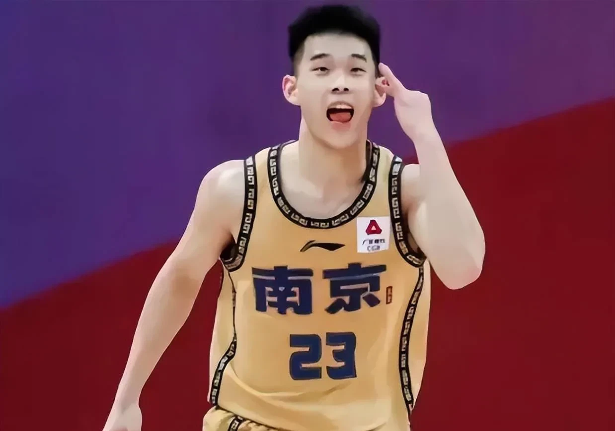 关键时刻欧超杯传出新动向，广厦男篮单刀错失，管理层表态：悬念犹存，球探报告显示潜力(cba季后赛半决赛首场辽宁对阵广厦)