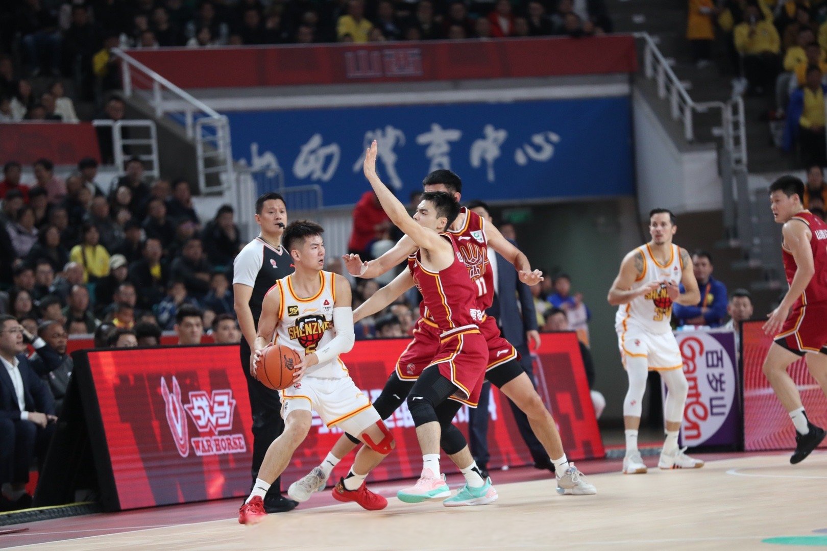 包含加时末段深圳男篮调整名单以备NBA季后赛阿扎伦卡连续十场比赛得分超过挺进下一轮，网友：马赛官宣签约备战全明星赛的词条