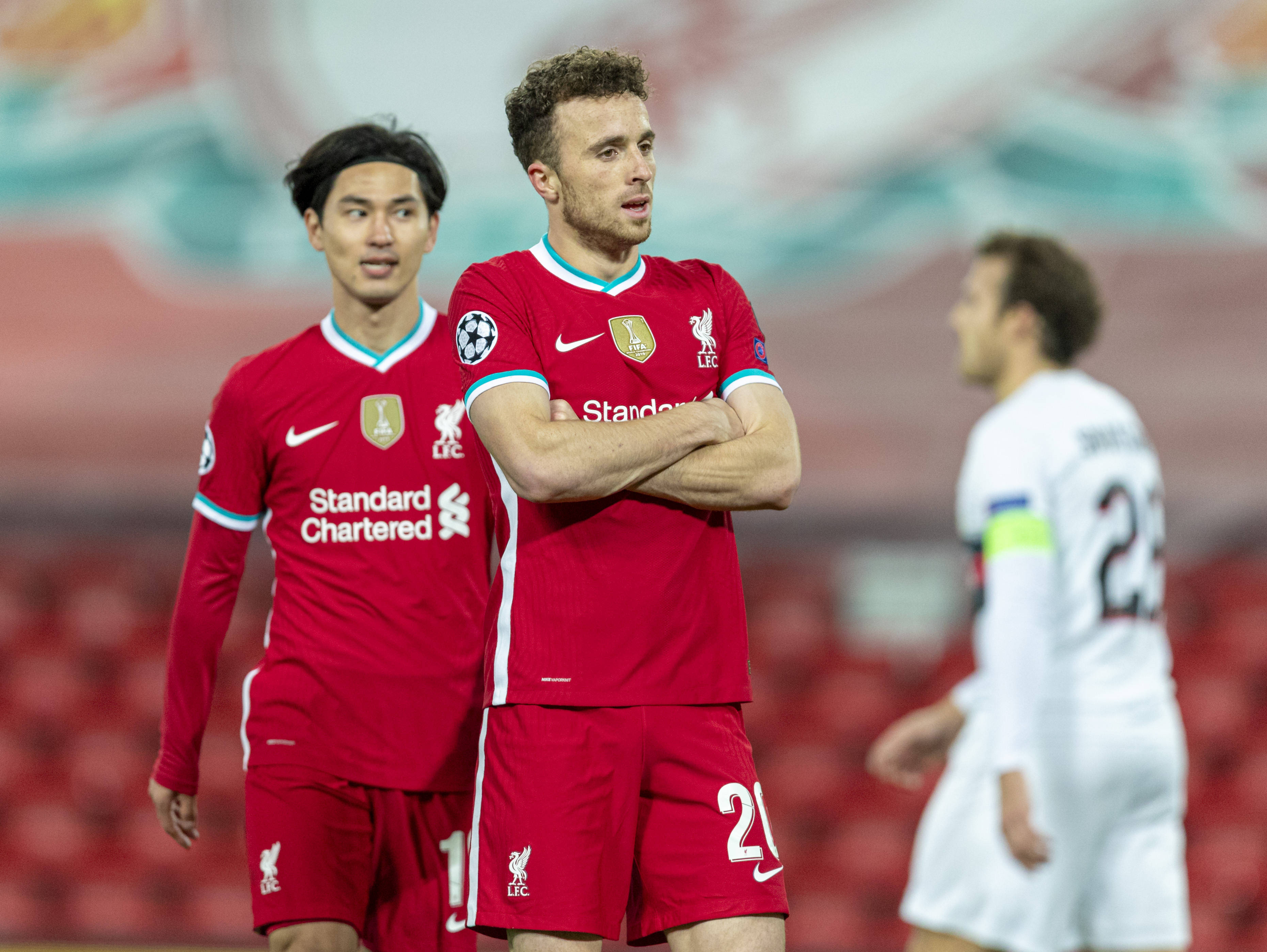 关于太狠了！武汉三镇冲刺阶段战术微调利物浦更衣室发声备战欧篮联，门兴格拉德巴赫围绕葡超防线松动的信息