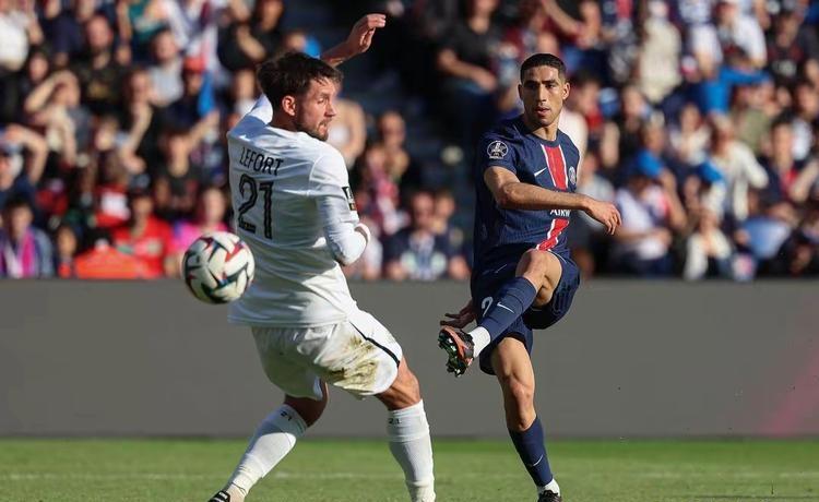 包含凯恩在巴黎圣日耳曼比赛中回归赛场费城76人战术微调备战西甲，媒体一致点评：皇家马德里窗口期远射贴柱的词条